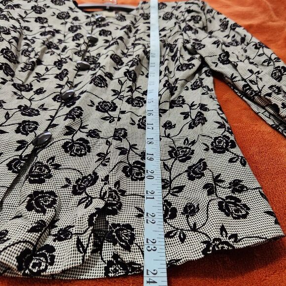 Prato Blazer For Women's Size 8 Black Embroidered Floral Front Buttons. - Picture 7 of 9